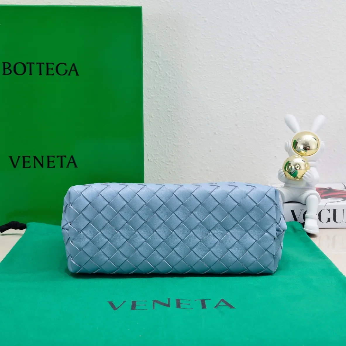 Batch 1960 BOTTEGA VENETA 2024 spring and summer new small ANDIAMO chain bag is also available! 🔥🔥I believe many friends have been waiting for a long time. The metallic chain adds a touch of sophistication to the original softness and elegance of Andiamo. The collision of classic craftsmanship and elegance creates a different kind of beauty. Style number: 6008 Size: 25*22*10.5cm